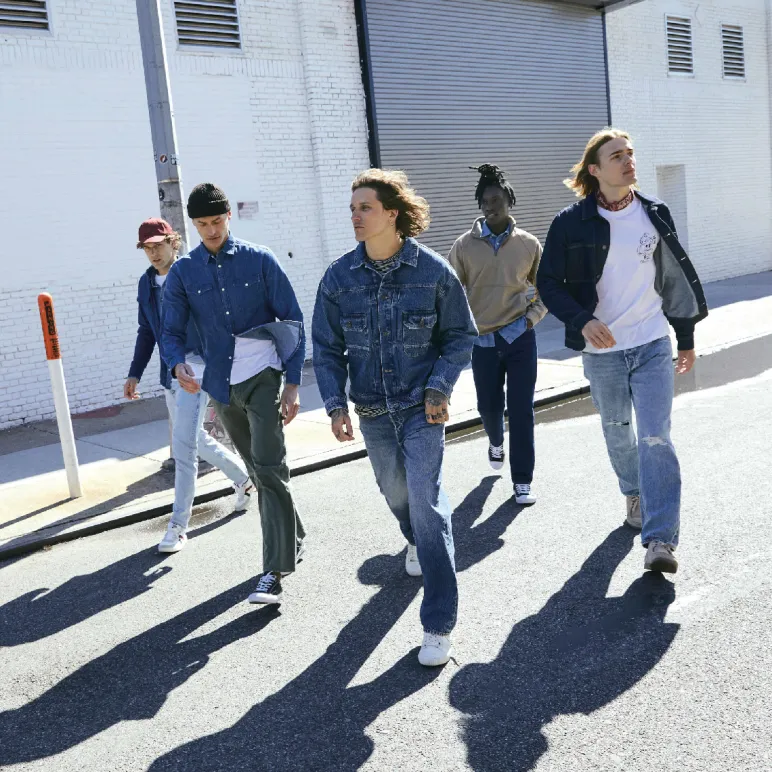 czterech mężczyzn w ubraniach marki Jack&Jones