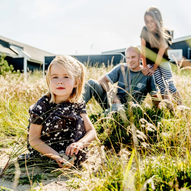 dziewczynka na łące