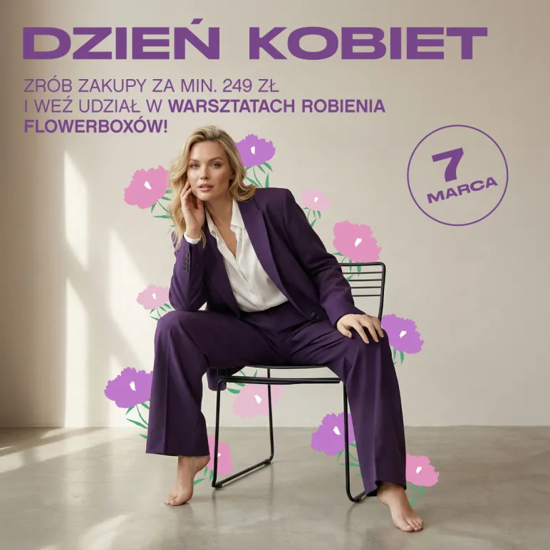 kobieta w fioletowym garniturze