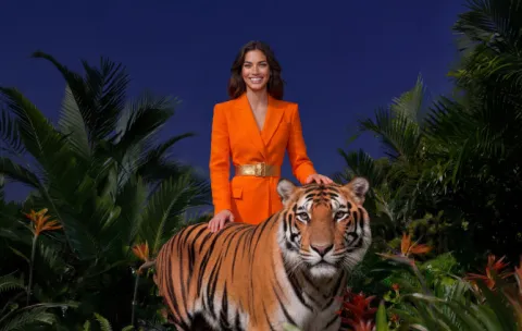 kobieta z tygrysem