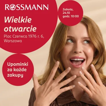 podekscytowana kobieta w rudych włosach